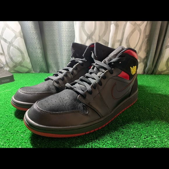 jordan 1 mid last shot